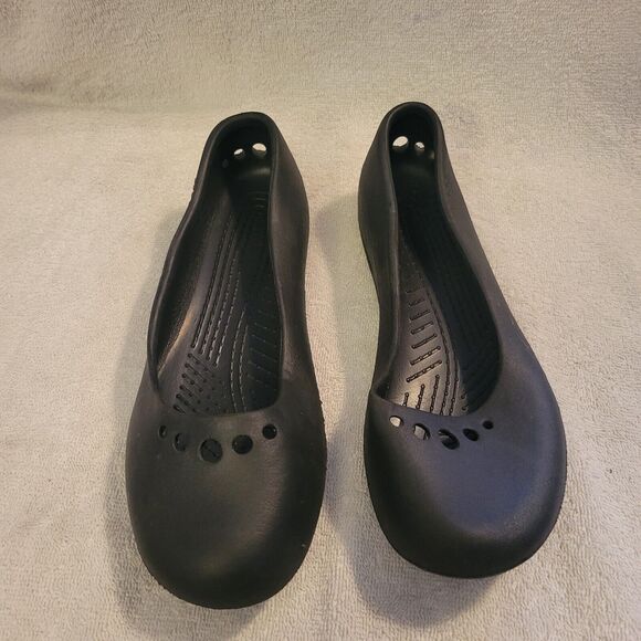Crocs Slip on Casual Ballet Flat Women's Size 9 Black Rubber Round Toe Slippers - Picture 2 of 5